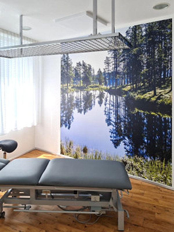 Arbeitsplatz in der Physio Praxis Pfeiffer — entspannte Wohlfühlatmosphäre